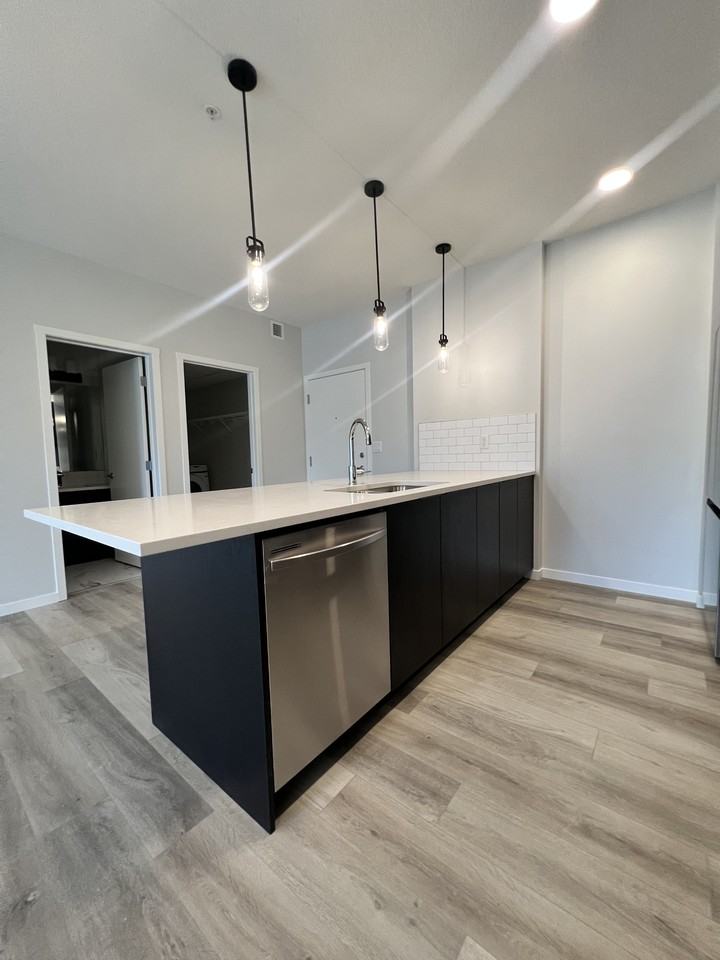 Riverstone Manor - Photo 6 of 15