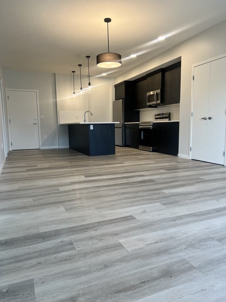 Riverstone Manor - Photo 7 of 15