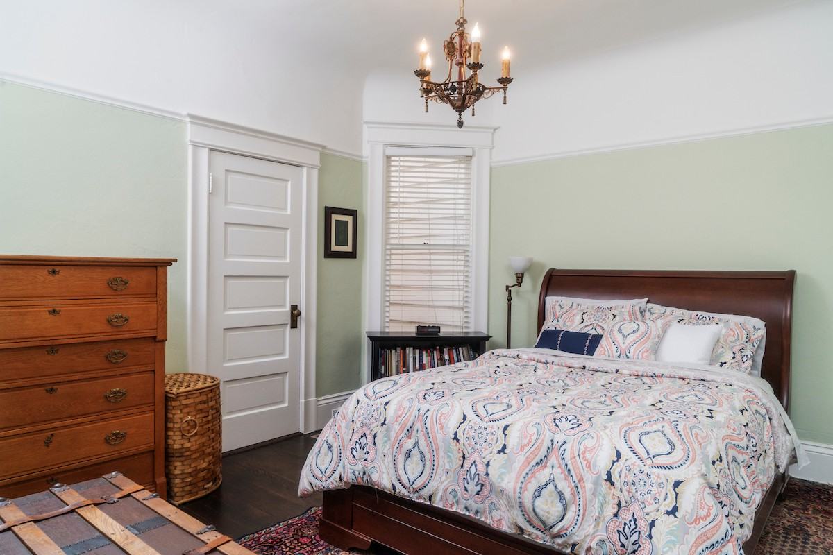 1035 Noe St - Photo 4 of 12
