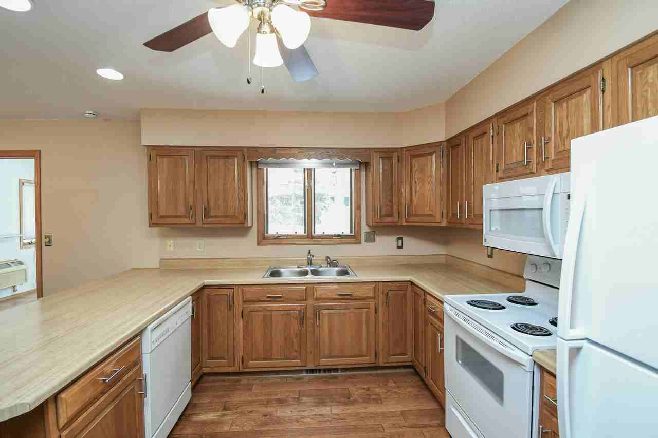 2213 S Wellington Ave - Photo 5 of 40