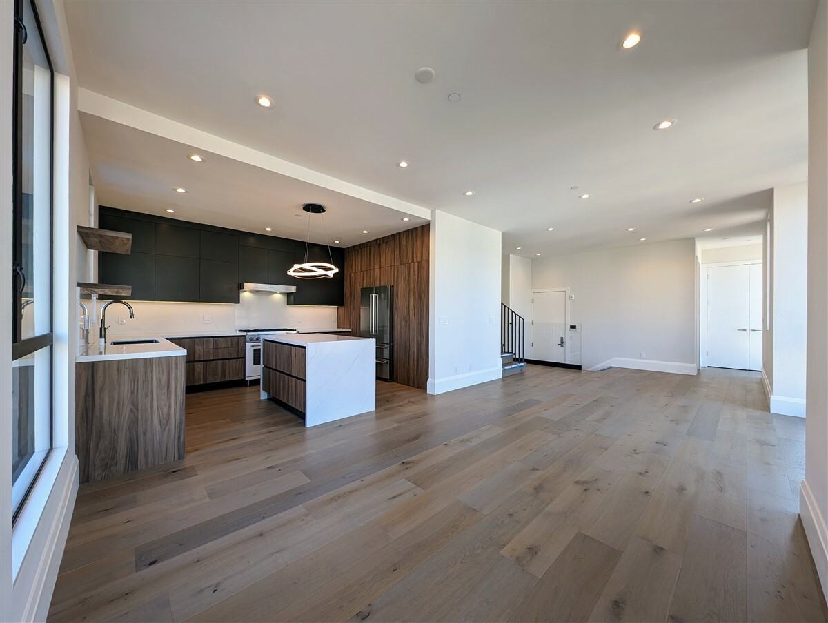 2707 23rd St #3 - Photo 3 of 35