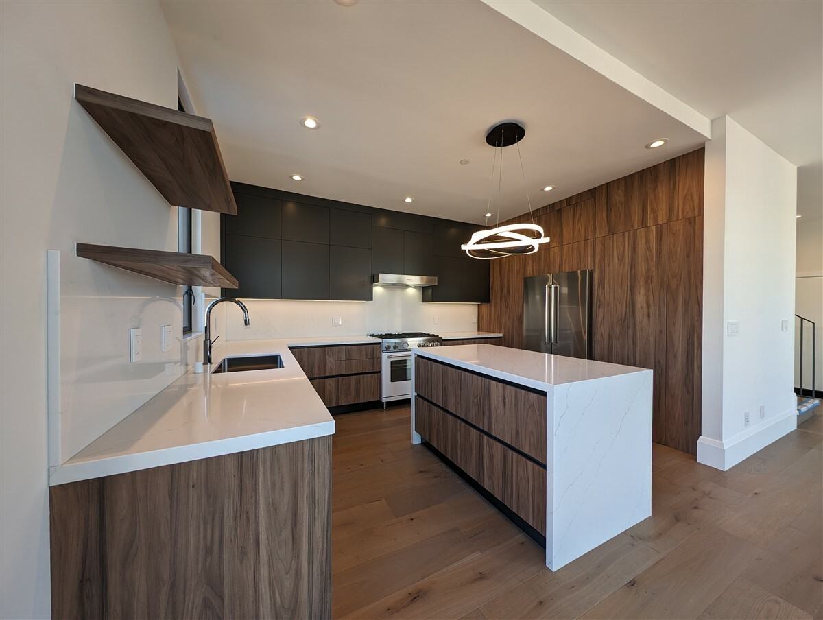 2707 23rd St #3 - Photo 5 of 35