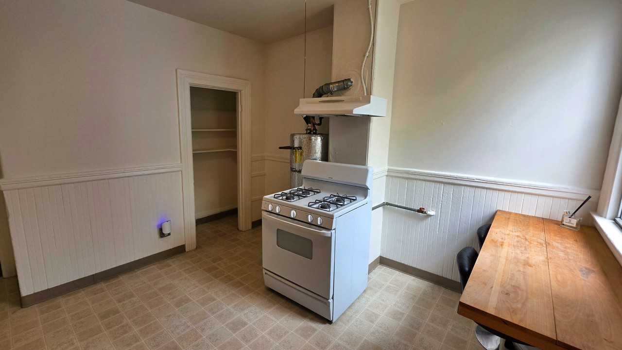454 Clementina St - Photo 2 of 6