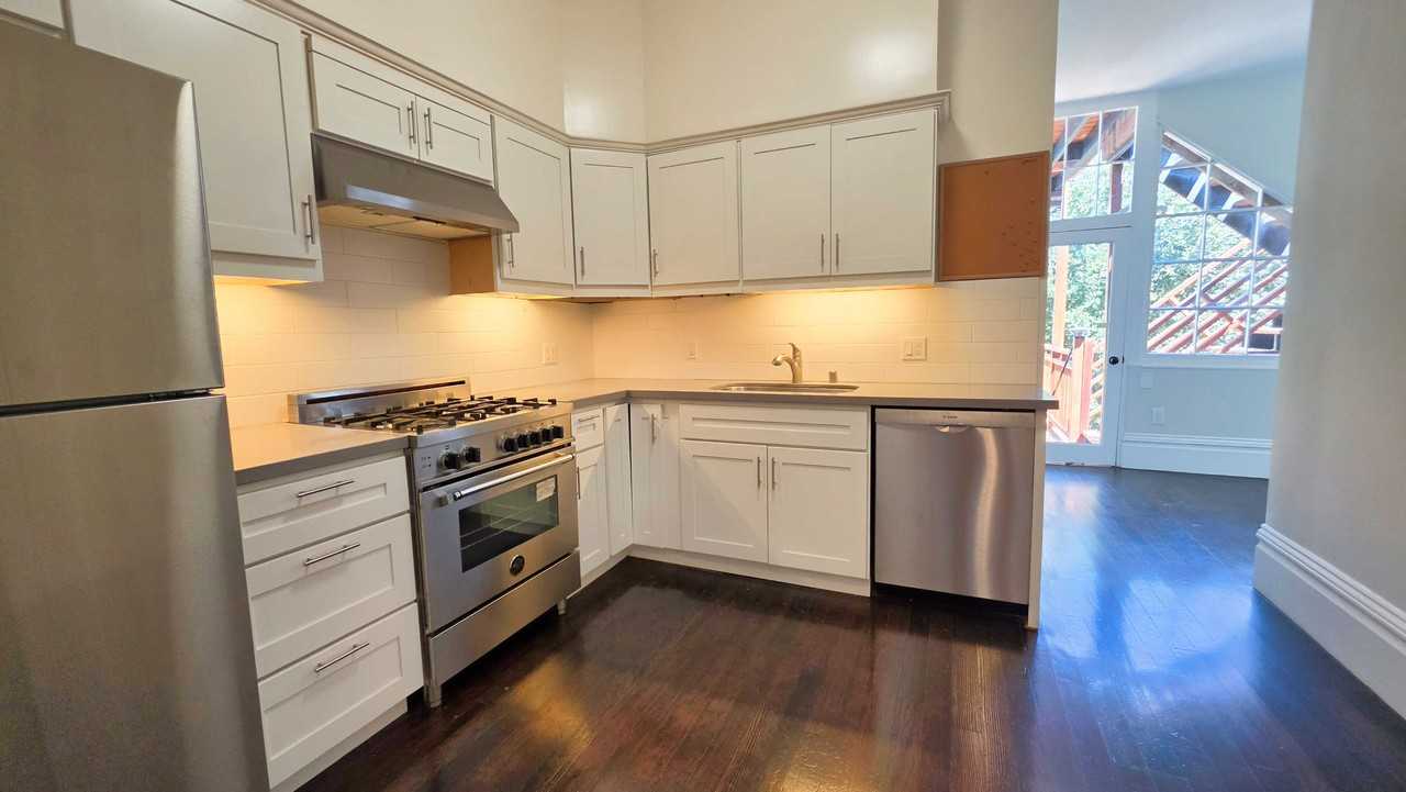 544 Lyon St - Photo 2 of 10