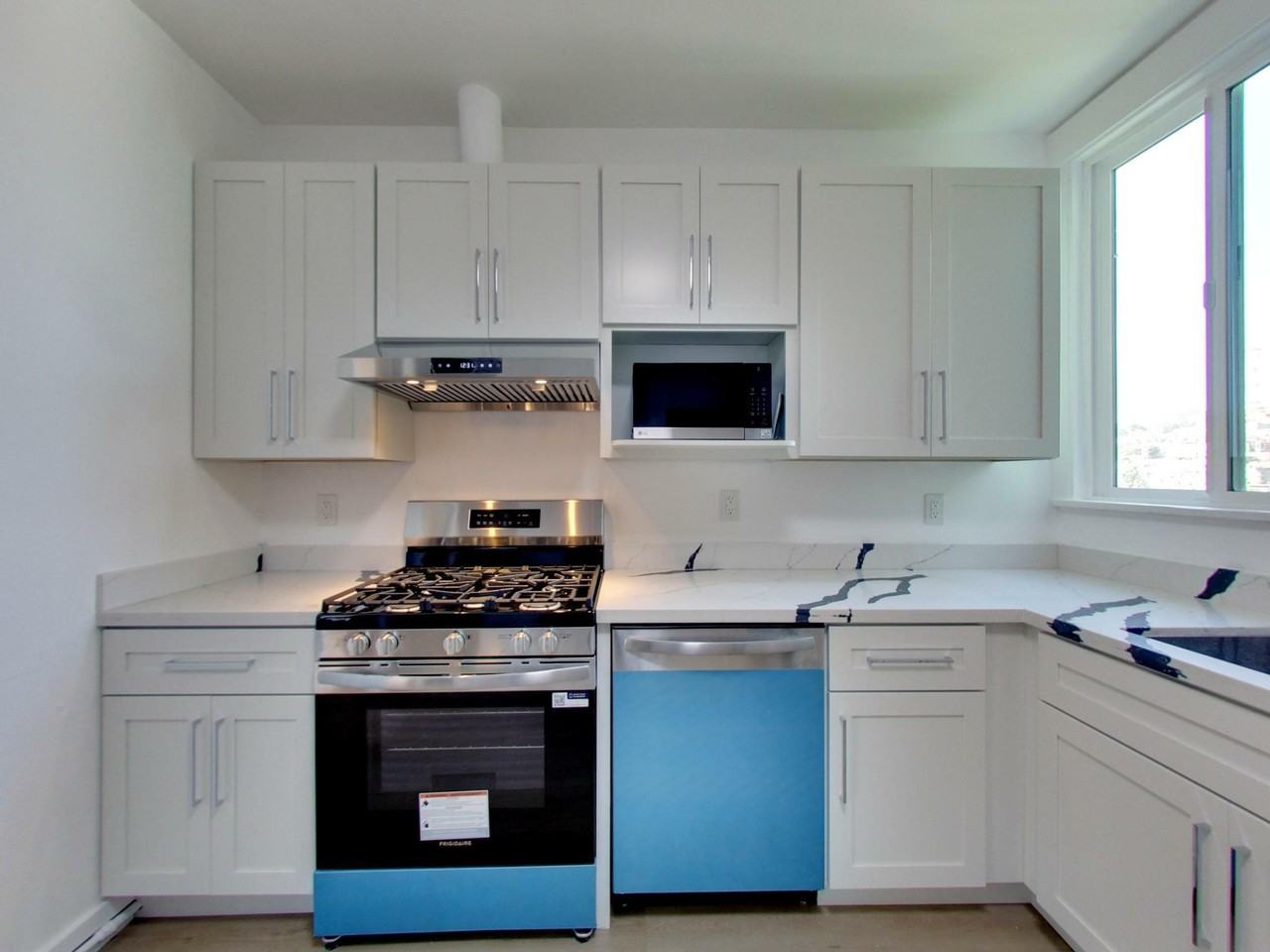 429 Steiner St - Photo 3 of 16