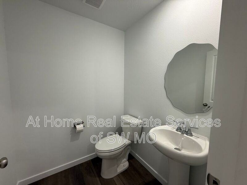 1035 W Madison Dr - Photo 5 of 19