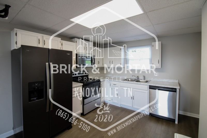 1009 Clendenen Rd - Photo 5 of 15