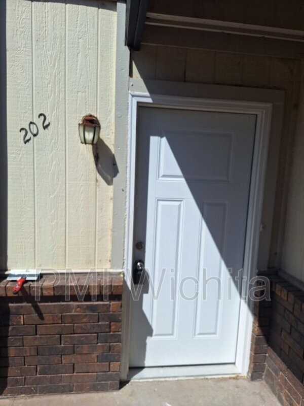 535 S Lulu Ave #202