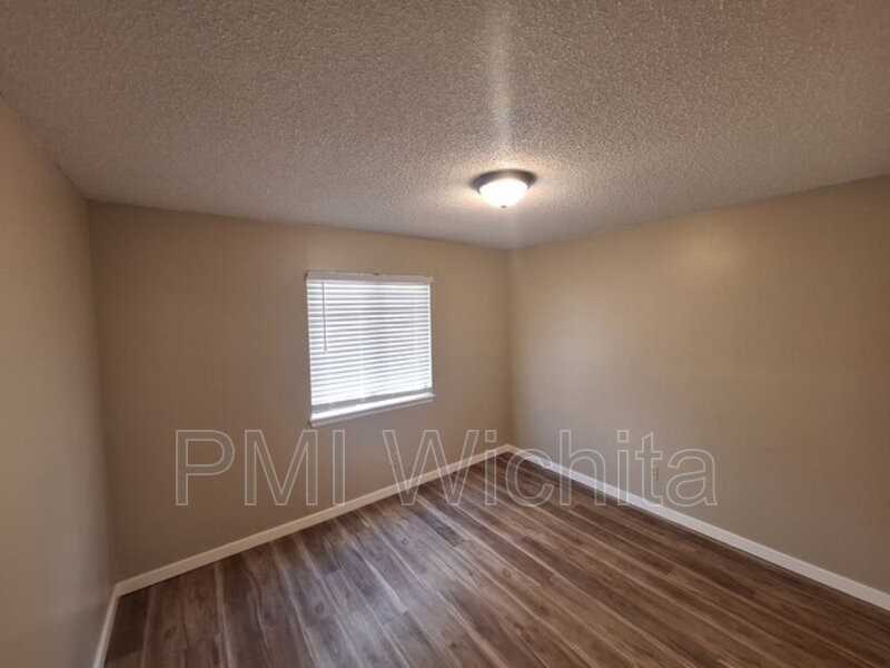 535 S Lulu Ave #202 - Photo 5 of 11