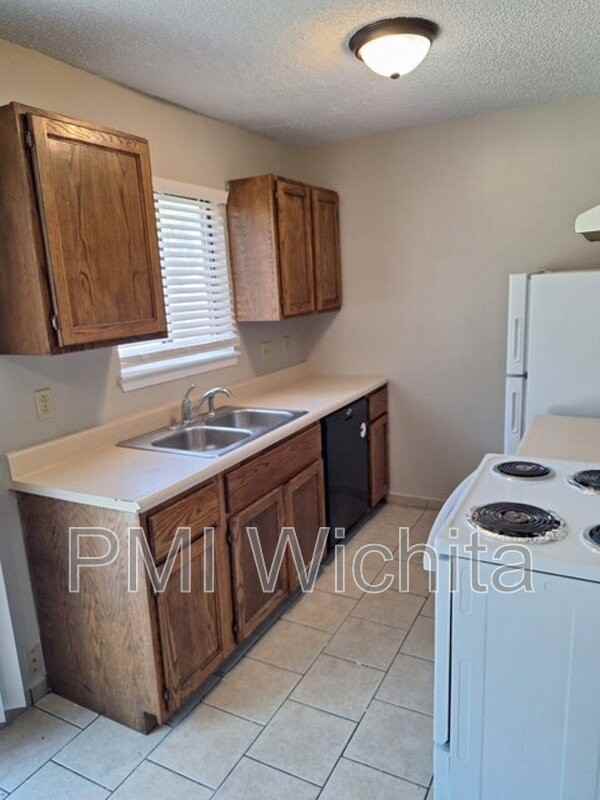 535 S Lulu Ave #202 - Photo 7 of 11