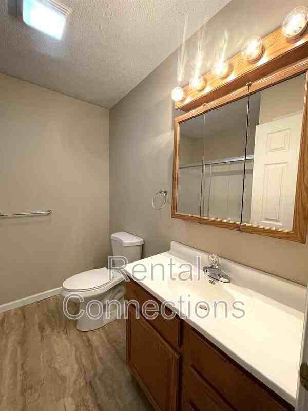 607 Old Creal Springs Rd - Photo 2 of 7