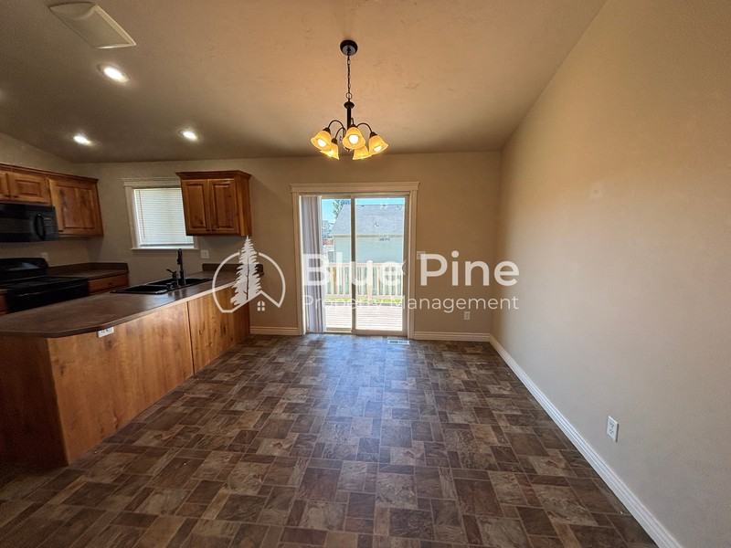 1207 Drystone Dr - Photo 4 of 29