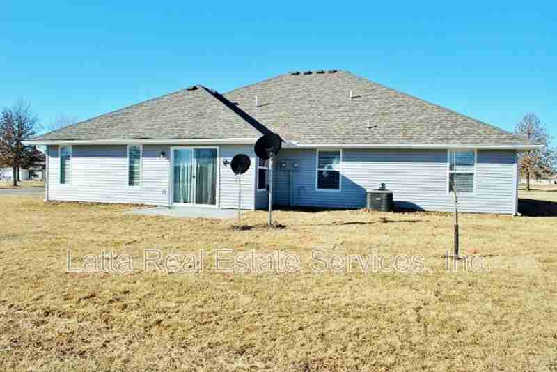 203 Nw Parker Dr - Photo 2 of 13