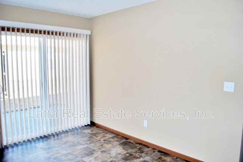 203 Nw Parker Dr - Photo 5 of 13