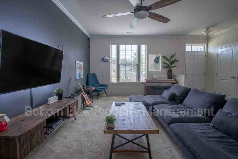 4131 Millennium Ave - Photo 5 of 24