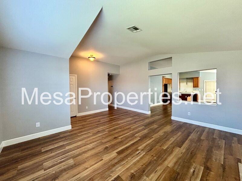 17547 Electra Dr - Photo 4 of 25