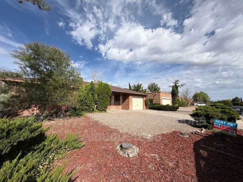 9937 Clearwater St Nw - Photo 3 of 28