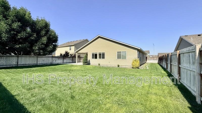 5709 Sidon Ln - Photo 3 of 16