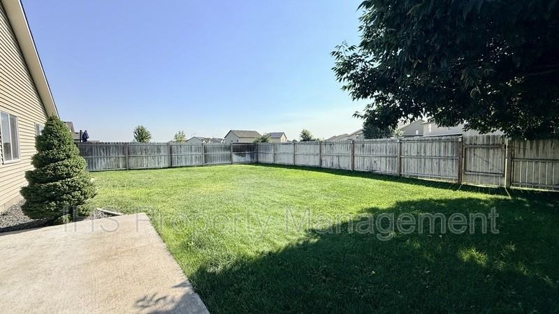 5709 Sidon Ln - Photo 4 of 16