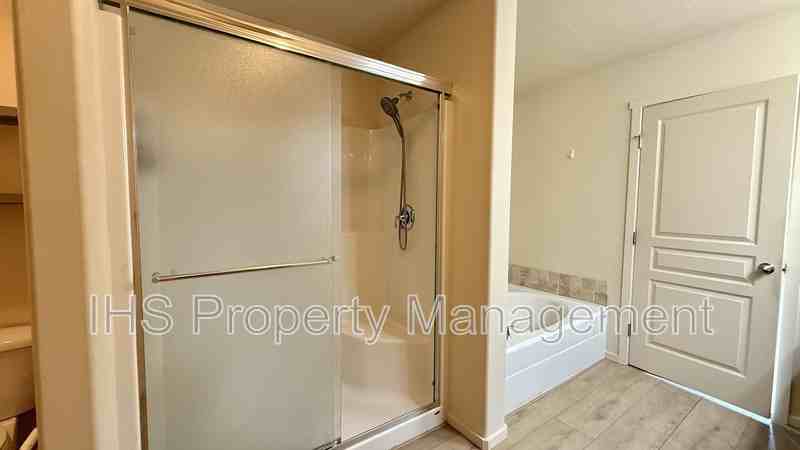 5709 Sidon Ln - Photo 7 of 16