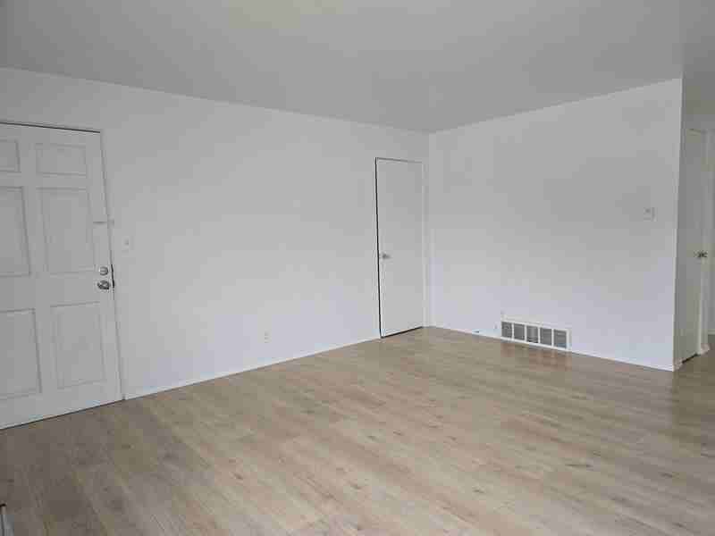 111 Andrew Ave - Photo 4 of 17
