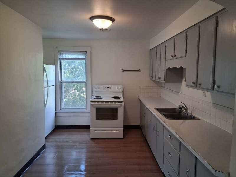 205 Walnut St - Photo 2 of 10