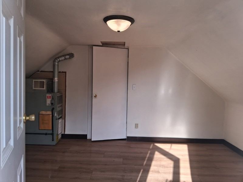 205 Walnut St - Photo 3 of 10