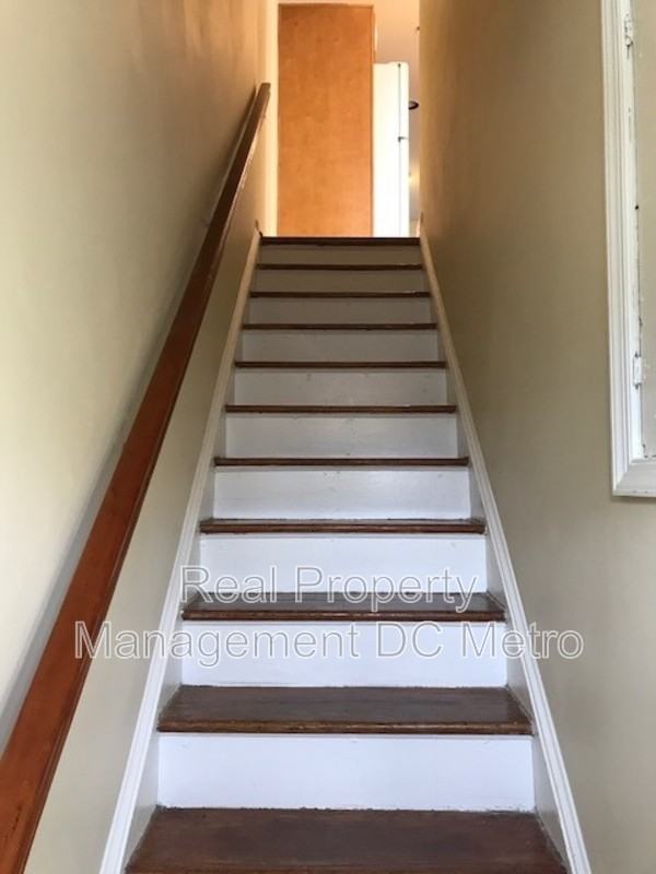1924 E St Ne #A - Photo 2 of 16