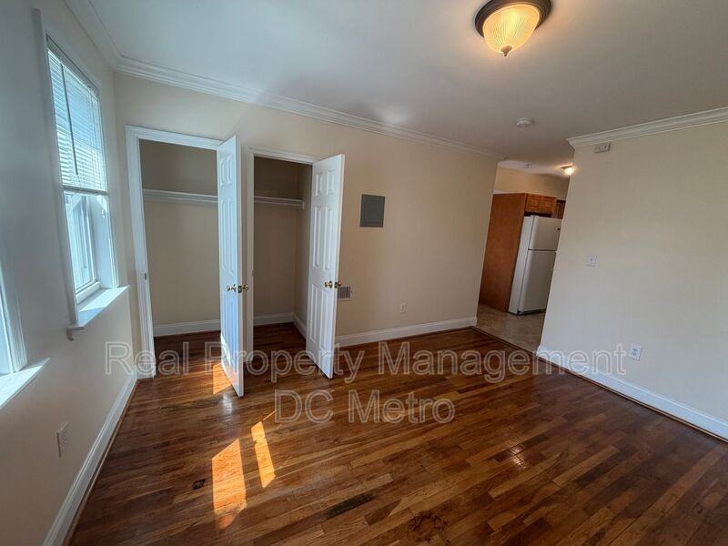 1924 E St Ne #A - Photo 5 of 16