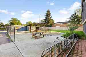featured image of 1024 Stephens Ave #1