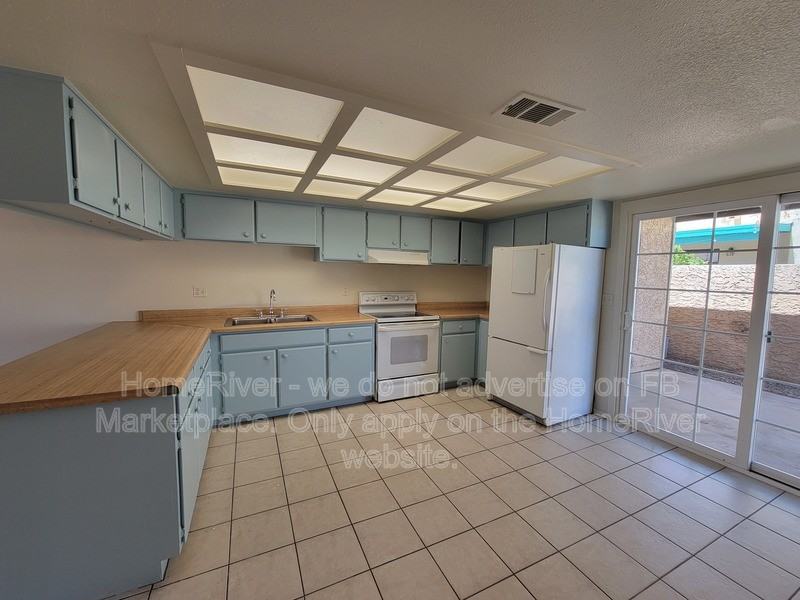 18240 N 41st St - Photo 4 of 10