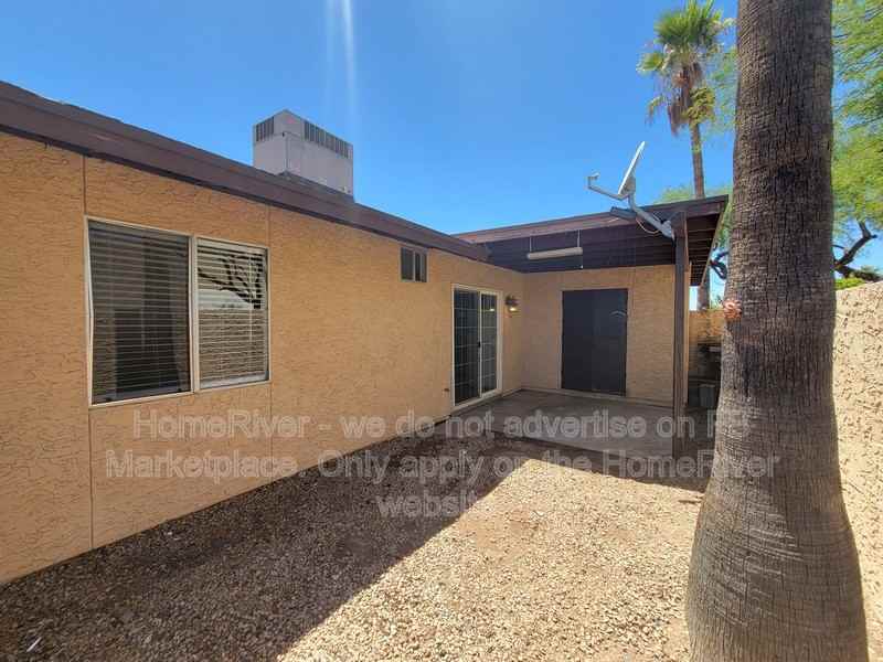 18240 N 41st St - Photo 2 of 10