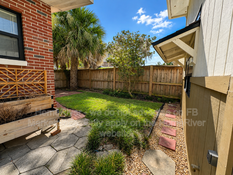 1514 Mcduff Ave S #1 - Photo 3 of 17