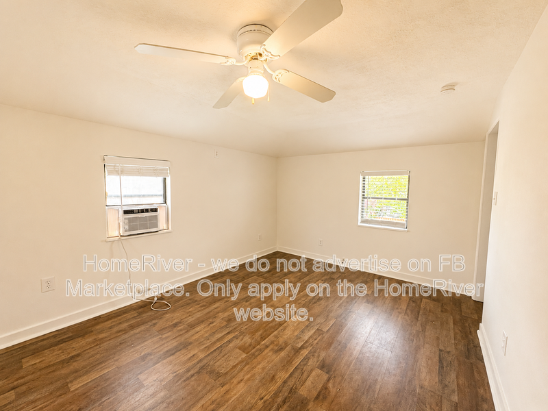 1514 Mcduff Ave S #1 - Photo 6 of 17