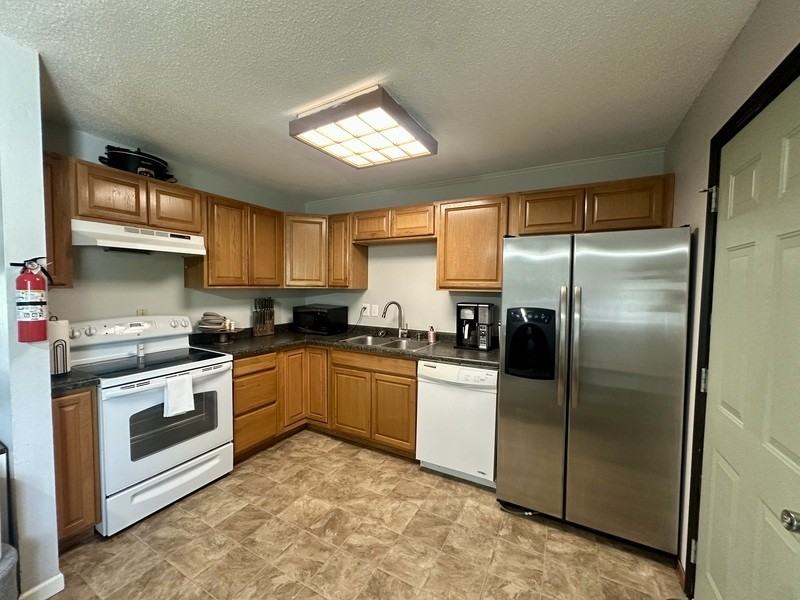 2416 Towne House Dr Ne - Photo 5 of 25