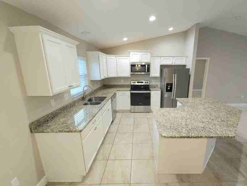 106 Marion Oaks Pass - Photo 3 of 18
