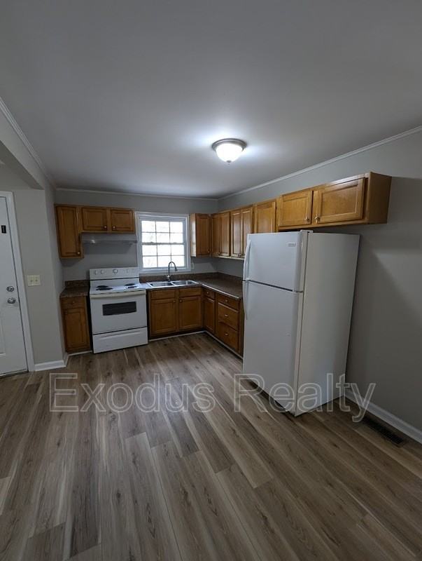 1420 Hooker St - Photo 2 of 10