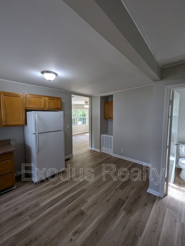 1420 Hooker St - Photo 3 of 10