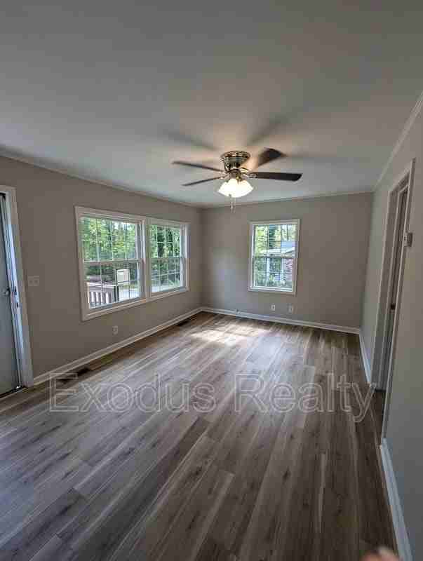 1420 Hooker St - Photo 6 of 10
