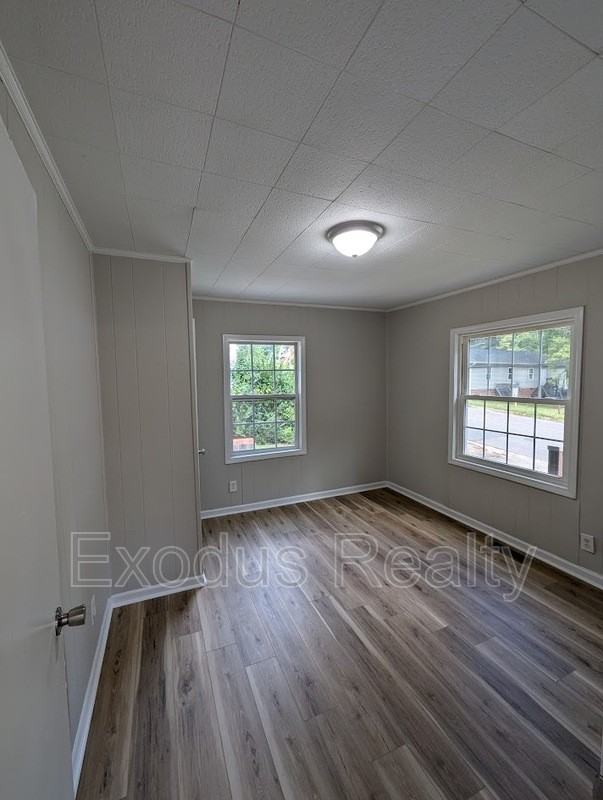 1420 Hooker St - Photo 7 of 10