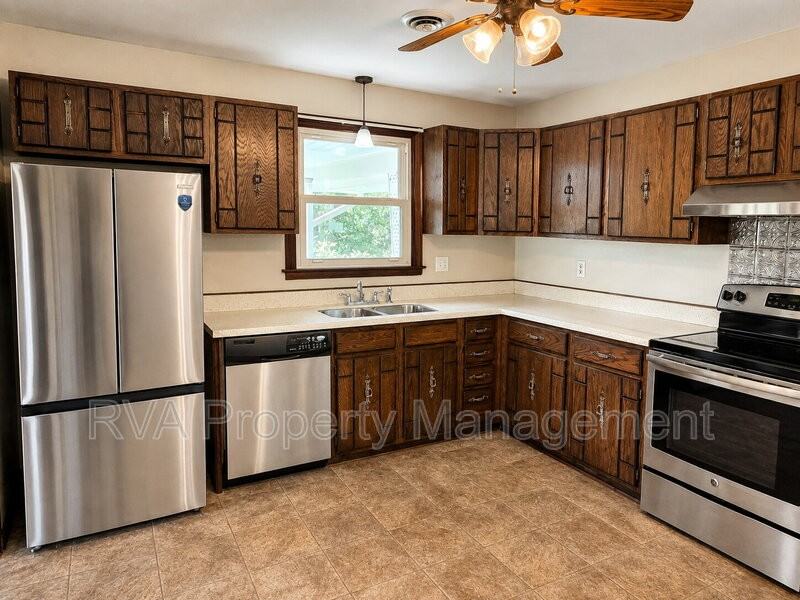 4476 Country Walk Ln - Photo 5 of 16