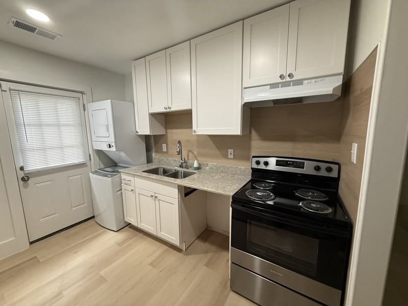 928 N Hollywood St - Photo 4 of 21