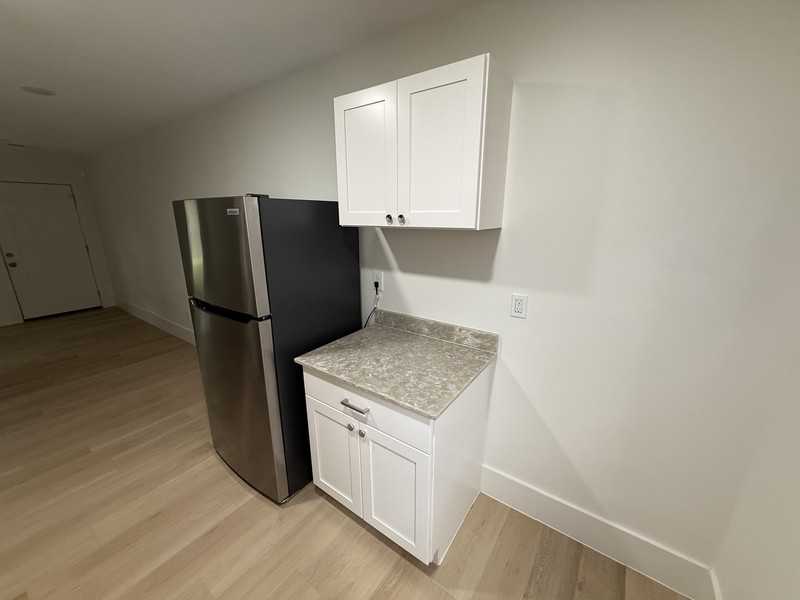 928 N Hollywood St - Photo 5 of 21