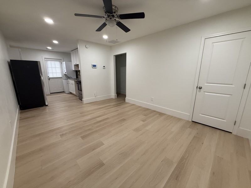 928 N Hollywood St - Photo 7 of 21