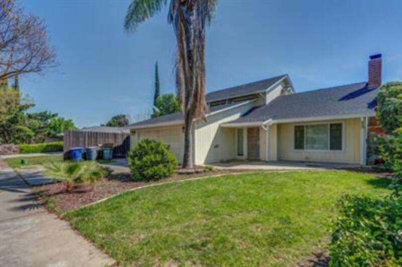 2768 Saratoga Ave - Photo 4 of 50