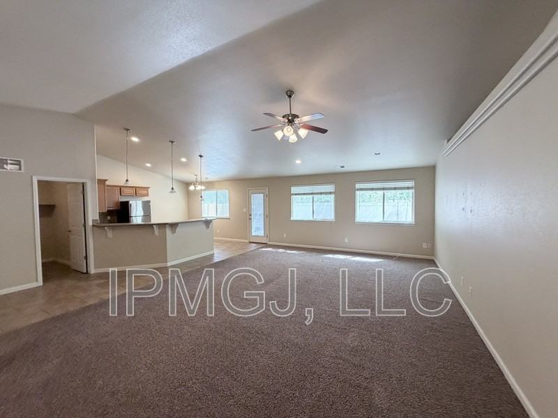 3023 Autumn Glenn Ct - Photo 2 of 12