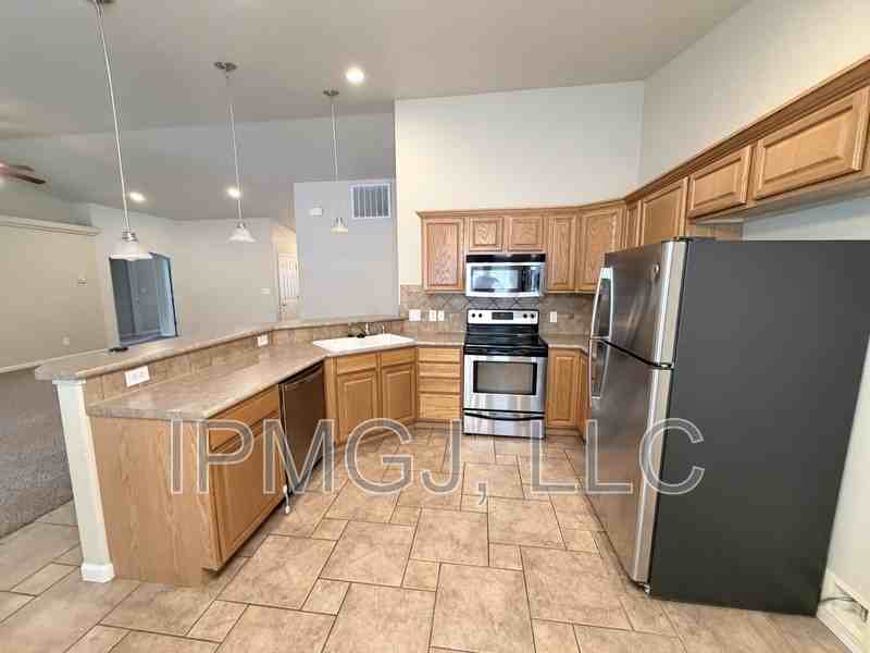 3023 Autumn Glenn Ct - Photo 3 of 12