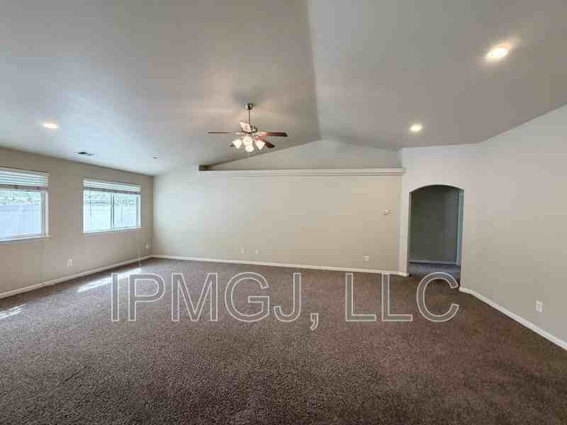 3023 Autumn Glenn Ct - Photo 4 of 12