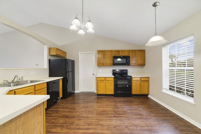 1914 Manatee Ct - Photo 2 of 11