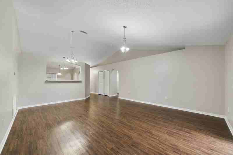 1914 Manatee Ct - Photo 4 of 11